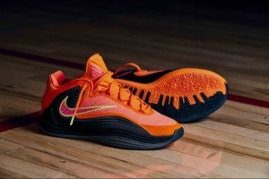 Freak 7！字母哥个人第七代签名鞋正式亮相！