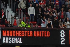 30年河东！14年前的今天：曼联主场8-2阿森纳 鲁尼戴帽德赫亚扑点