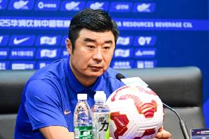 韩鹏：好几个队员一直在感冒，也是一边吃药一边训练