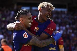 队报：亚马尔与金球奖所代表的风度相去甚远，拉菲尼亚比他更全面