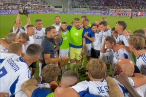 充满激情！小法赛后讲话激励球员：我们要继续进步，取得更多胜利