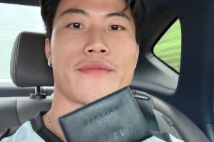 驾考一把过🚗24岁谢文能穿米兰球衣晒驾照：29天 拿下👌🏻