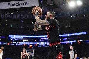 朗佐-鲍尔：休赛期身体没出现问题 希望能做好准备参加训练营