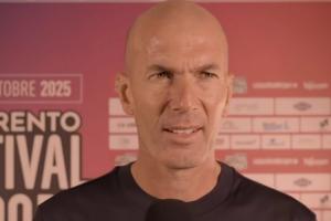 齐达内评完美球员：自己的左右脚和视野、头球，C罗/大罗进球能力