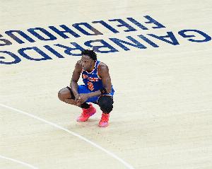 无碍！迈克-布朗：本可以重新换上阿努诺比的 他只是抽筋了