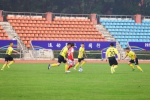 2025年张家港市企业足球超级联赛开赛，共有8家企业参赛