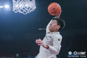 炸裂输出！刘金雨21投14中&三分11投7中爆砍41分7助4断