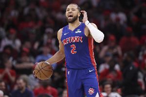 本赛季仅两人曾连续三场至少20分10助：康宁汉姆、东契奇