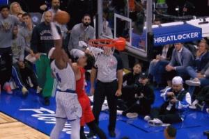 你挡不住我！小温德尔·卡特单臂隔扣阿夫迪亚！