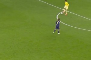 🤣这也是没谁了！一个后场出球，拉亚也能给玩出花来！