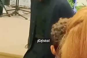 被判无罪！出狱后的阿尔维斯转行成为赫罗纳的一名牧师😱