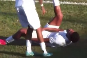 不会siu有风险😭！巴西球员模仿C罗庆祝时受伤