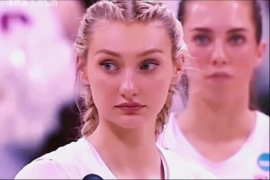 妥妥的校园女神啊！库里教妹布林克大学时期精彩集锦！