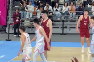 🔥本届全运会最炸裂进球？余嘉豪篮下接球，强行隔扣胡金秋！